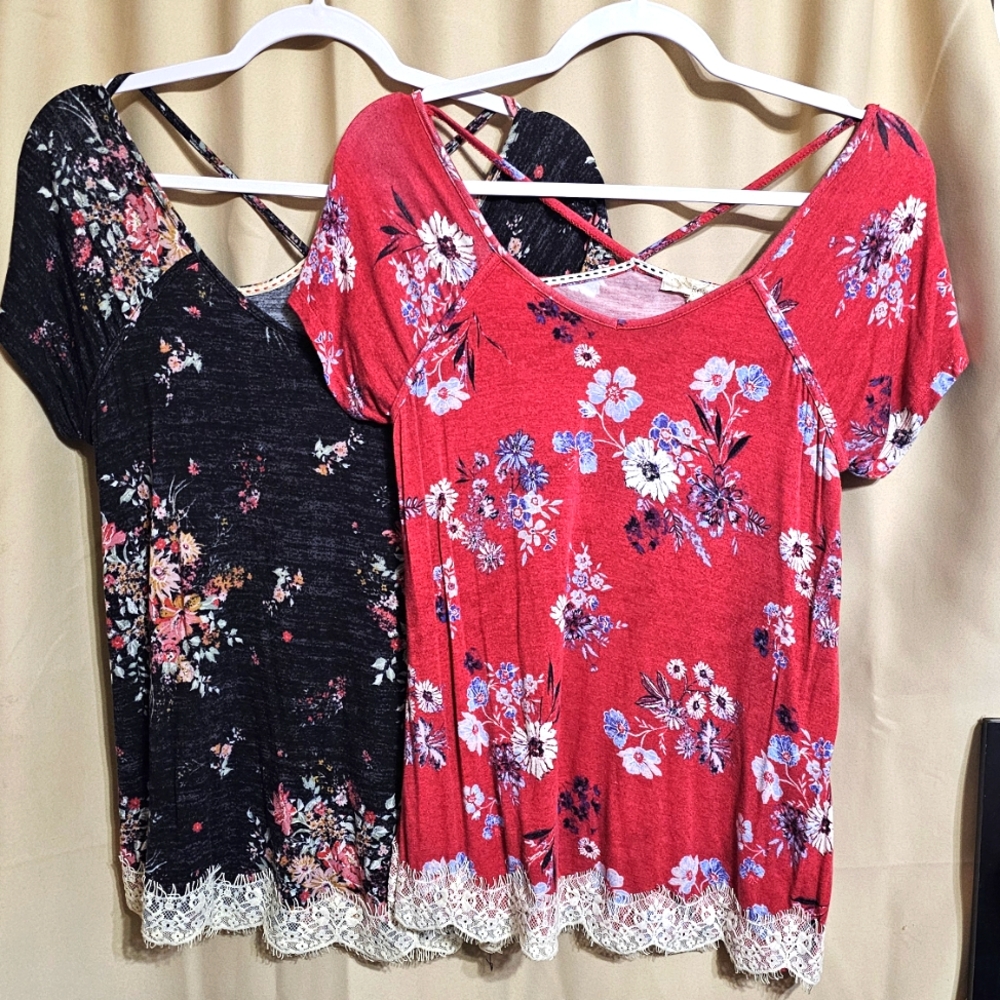 Set of 2 Rewind Floral Lace Trim Women's Tops - Red and Black - Medium